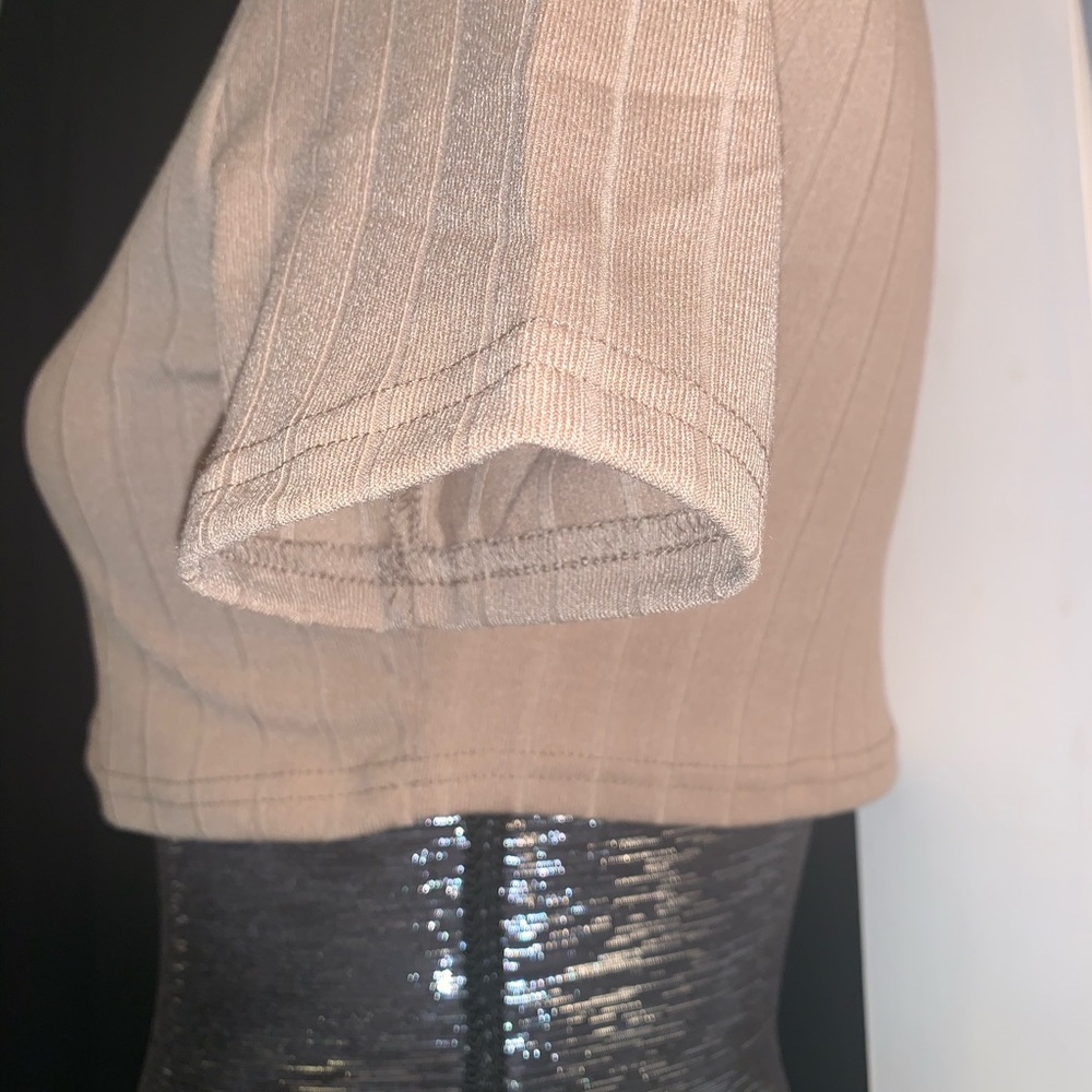 Ribbed Mock Neck Crop Top - Picture 5 of 5